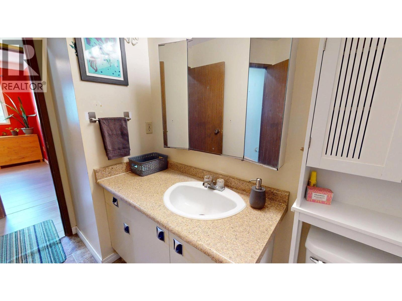 1323 Alpine Drive, Elkford, British Columbia  V0B 1H0 - Photo 20 - 10388574