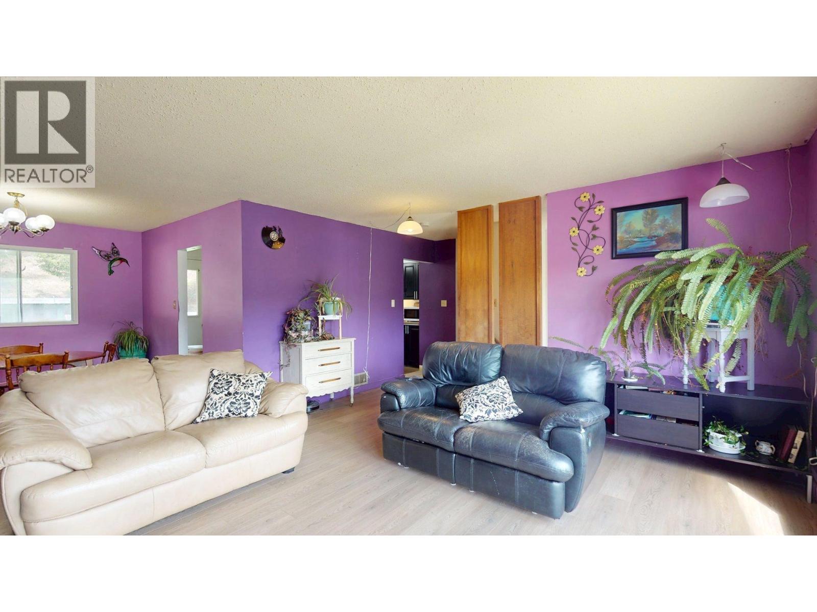 1323 Alpine Drive, Elkford, British Columbia  V0B 1H0 - Photo 5 - 10388574