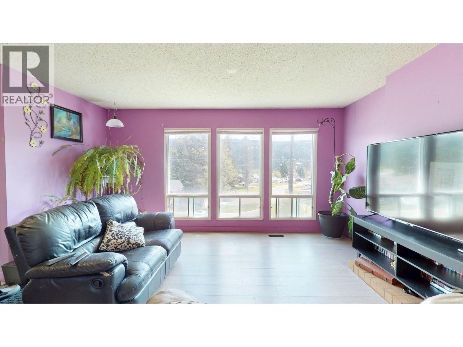 1323 Alpine Drive, Elkford, British Columbia  V0B 1H0 - Photo 6 - 10388574