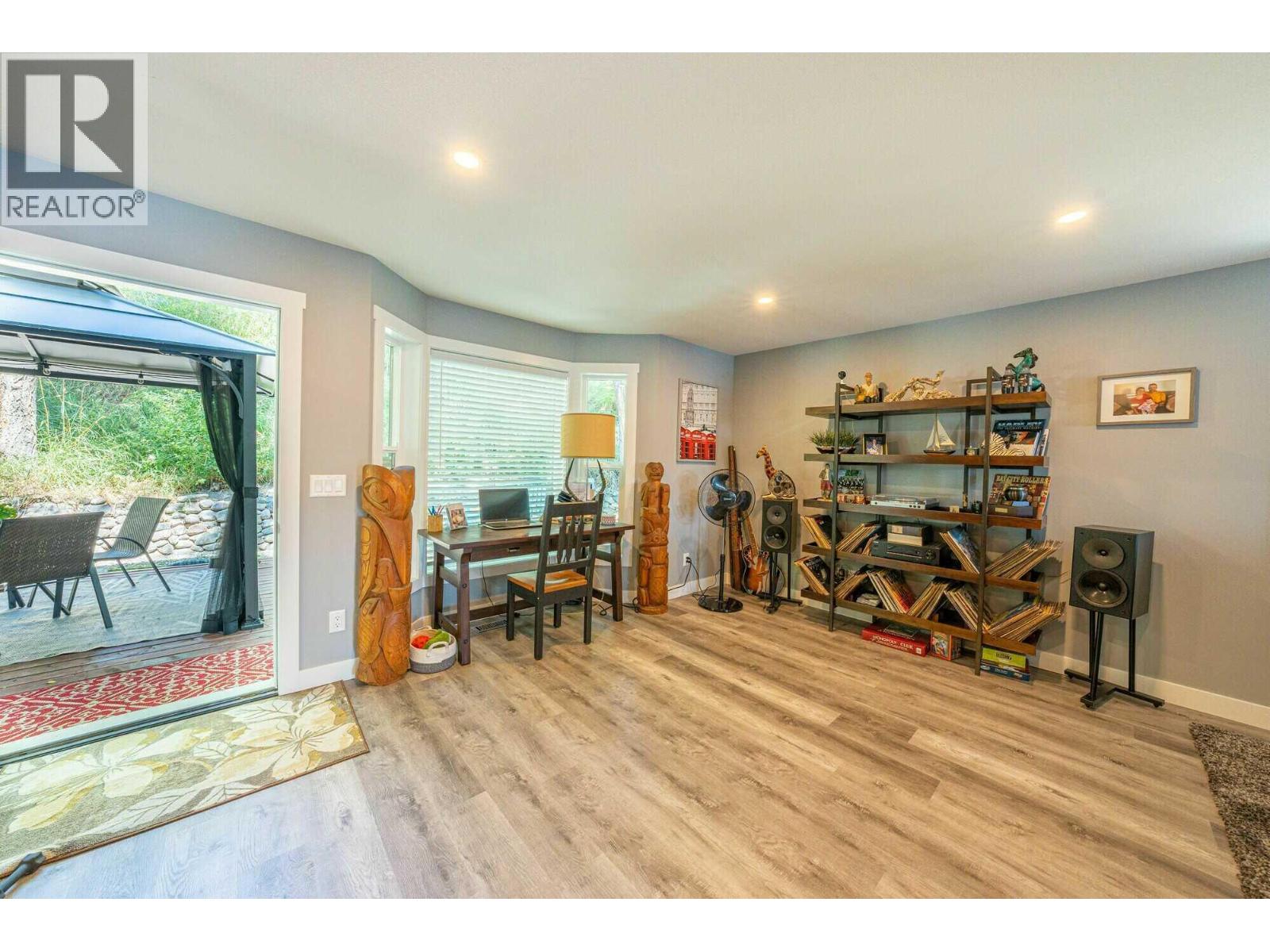 5190 Robinson Place, Peachland, British Columbia  V0H 1X1 - Photo 4 - 10388557