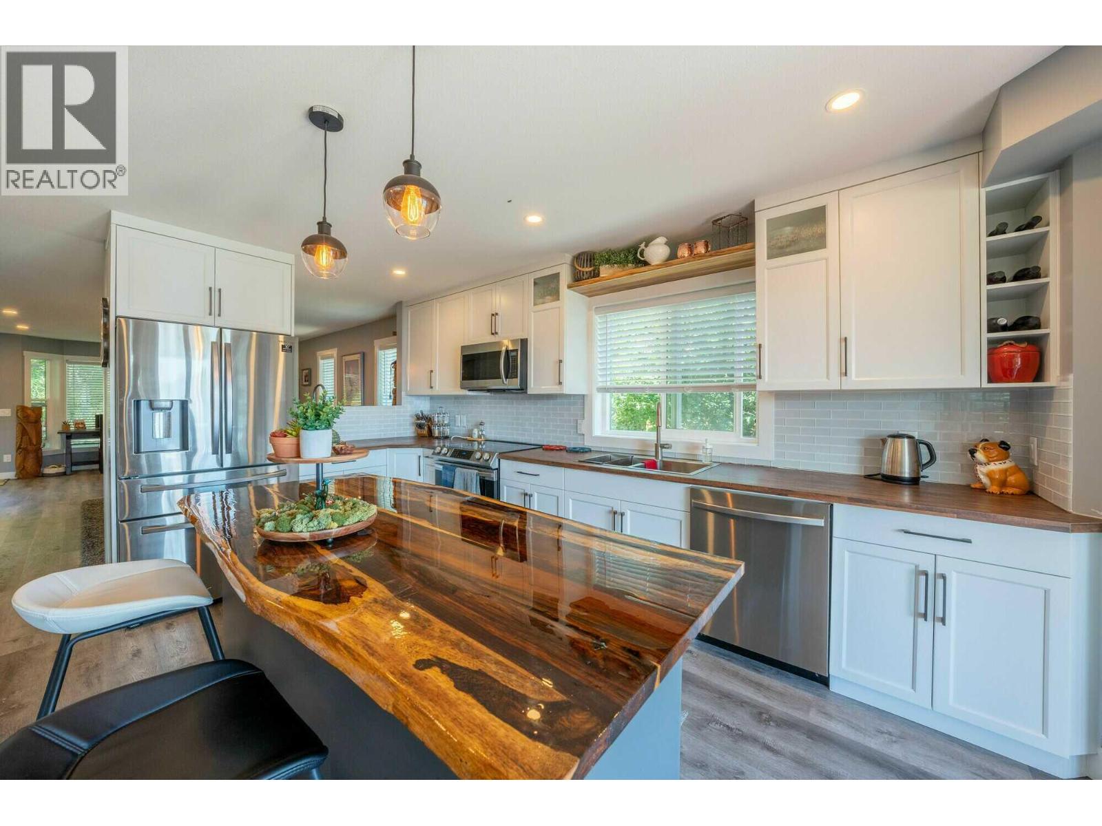 5190 Robinson Place, Peachland, British Columbia  V0H 1X1 - Photo 6 - 10388557