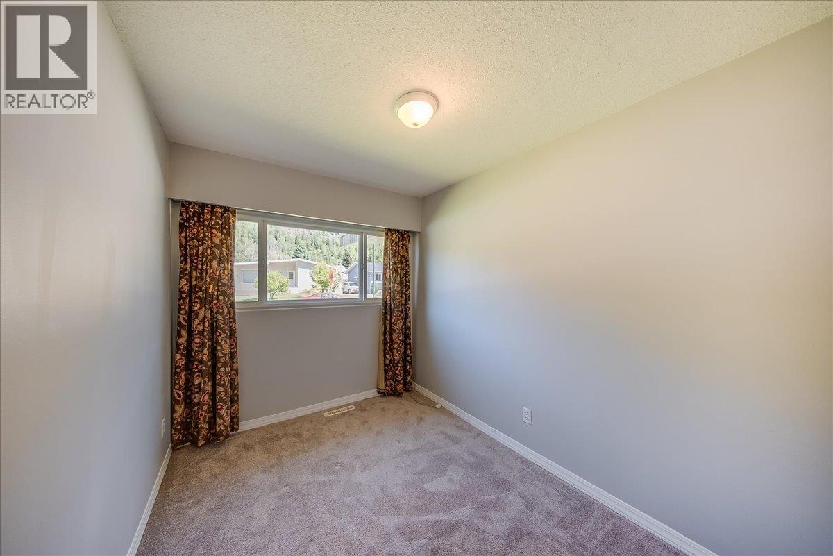 3542 Marigold Drive, Trail, British Columbia  V1R 2X6 - Photo 11 - 10388604