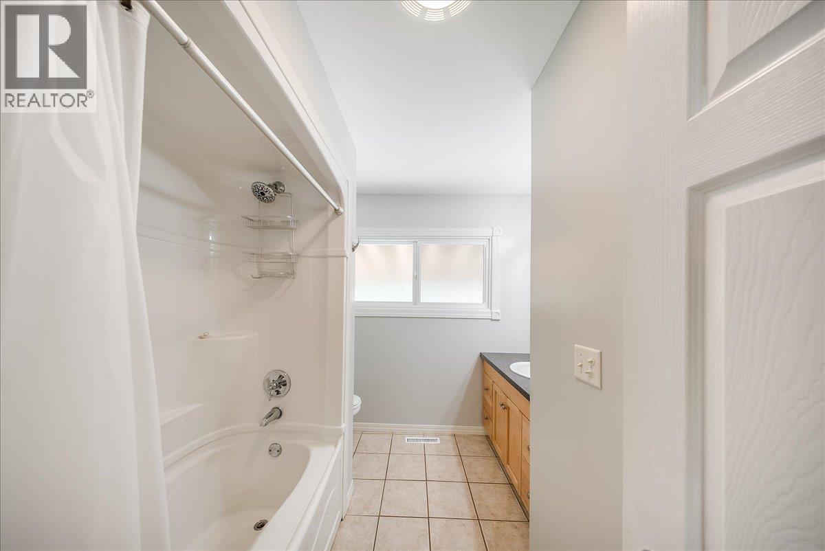 3542 Marigold Drive, Trail, British Columbia  V1R 2X6 - Photo 18 - 10388604