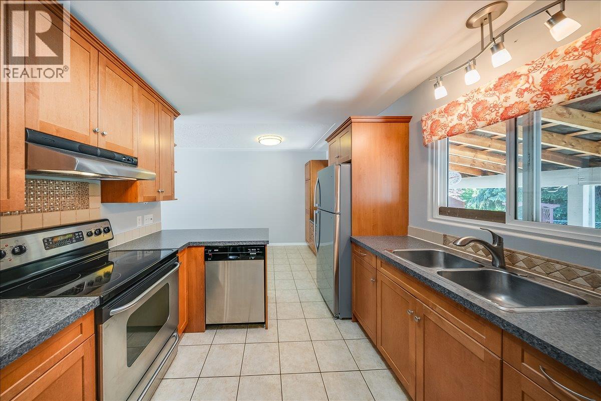 3542 Marigold Drive, Trail, British Columbia  V1R 2X6 - Photo 2 - 10388604