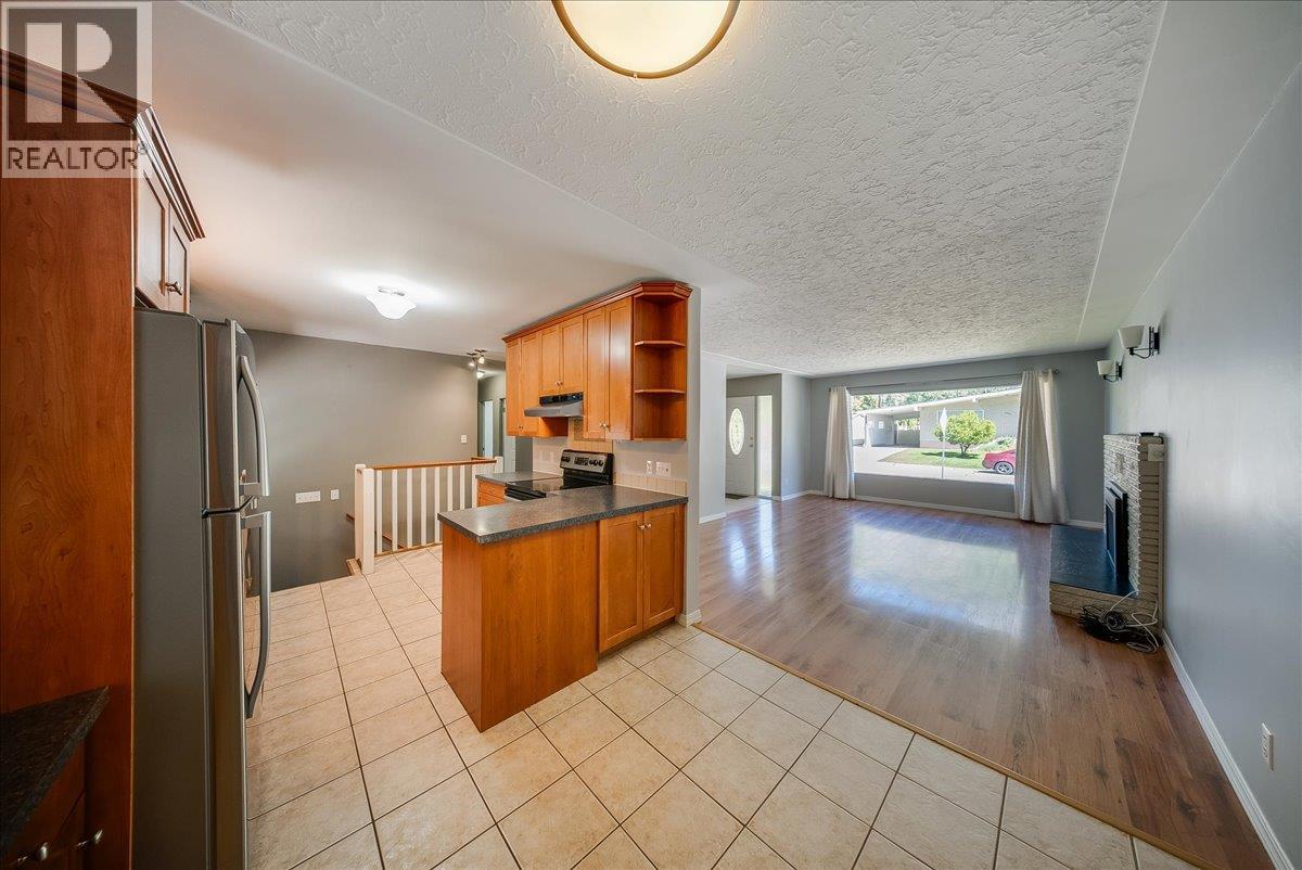 3542 Marigold Drive, Trail, British Columbia  V1R 2X6 - Photo 7 - 10388604