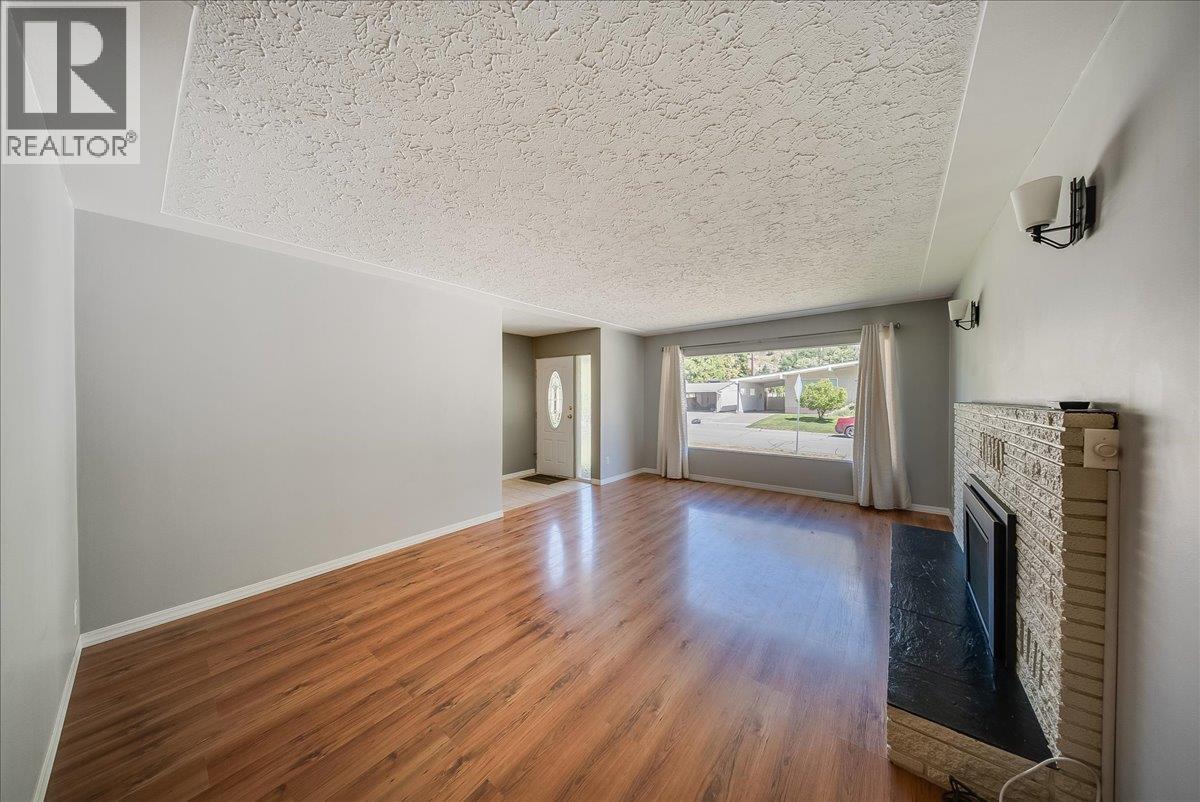 3542 Marigold Drive, Trail, British Columbia  V1R 2X6 - Photo 8 - 10388604