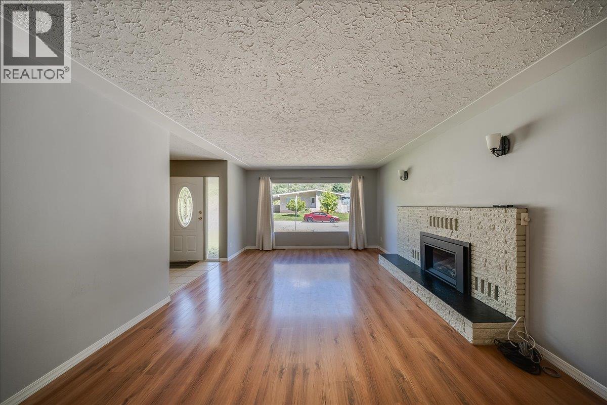 3542 Marigold Drive, Trail, British Columbia  V1R 2X6 - Photo 9 - 10388604