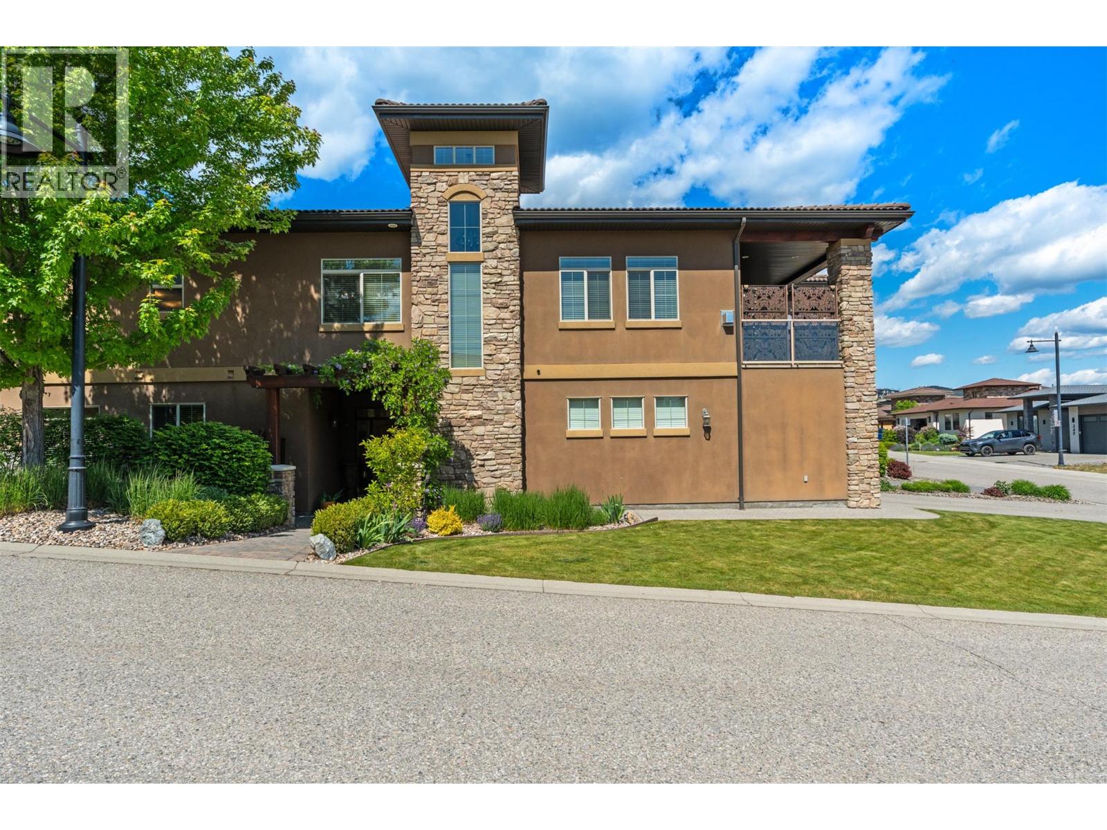 325 Cordon Place, Vernon, British Columbia  V1H 1Z9 - Photo 2 - 10388043