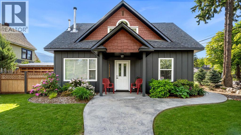 98 2nd Avenue NW, nakusp, British Columbia