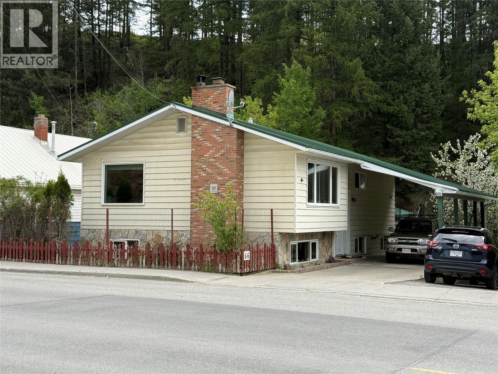 66 Wallinger Avenue, Kimberley, British Columbia  V1A 1Y5 - Photo 3 - 10388651