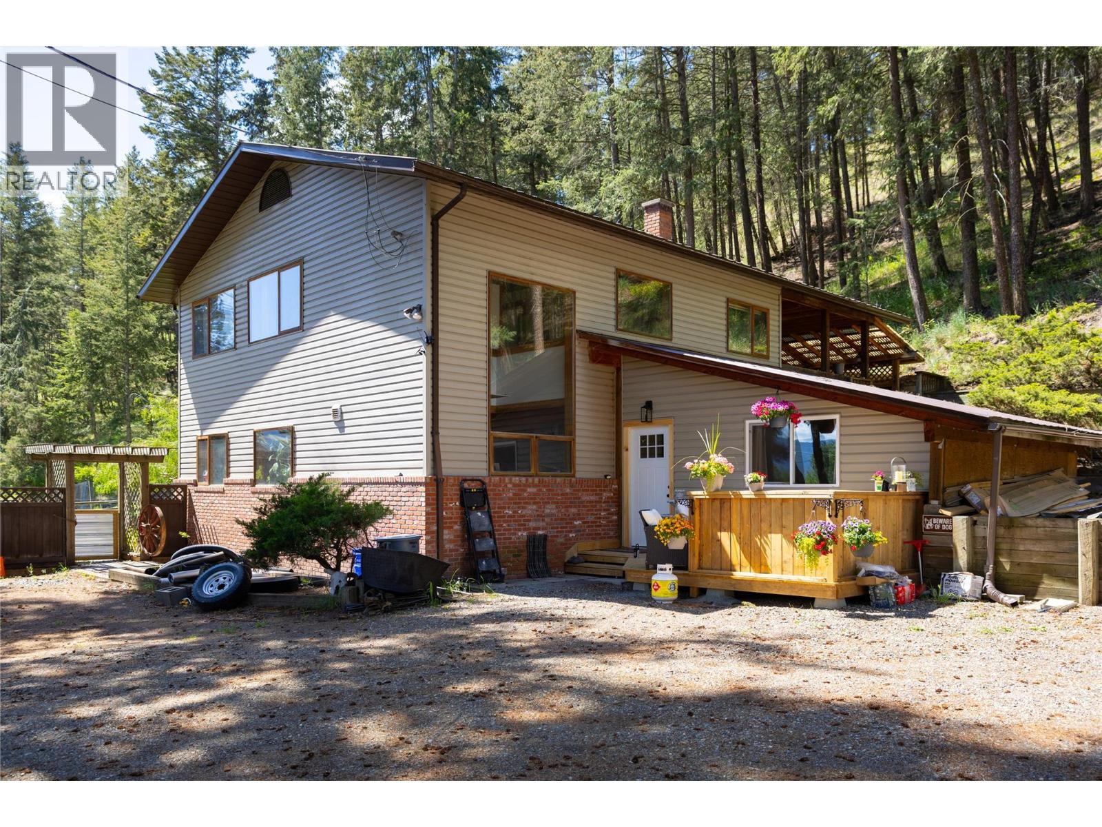 4644 97 Highway, Westwold, British Columbia  V0E 3B1 - Photo 2 - 10388399