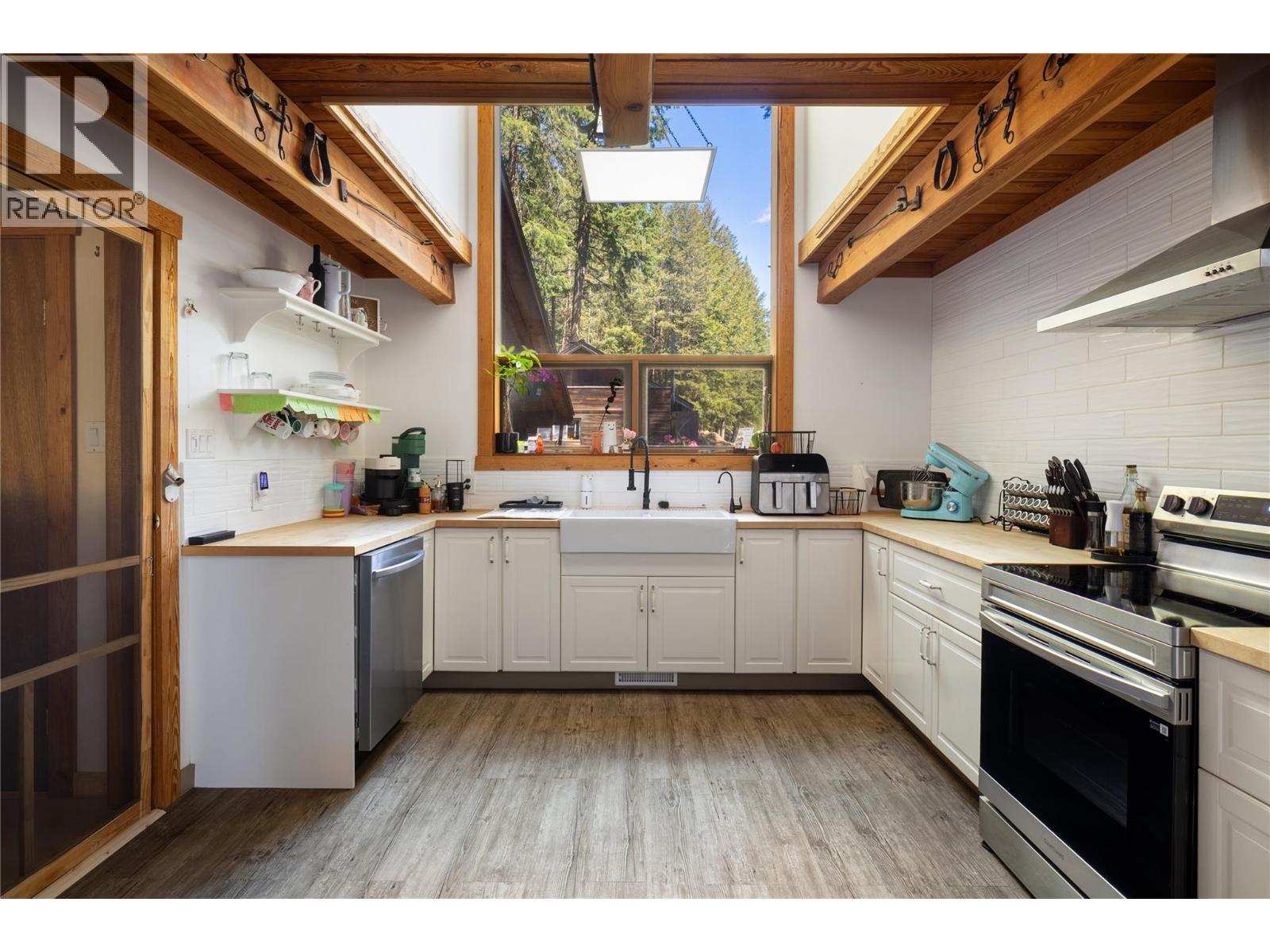 4644 97 Highway, Westwold, British Columbia  V0E 3B1 - Photo 4 - 10388399