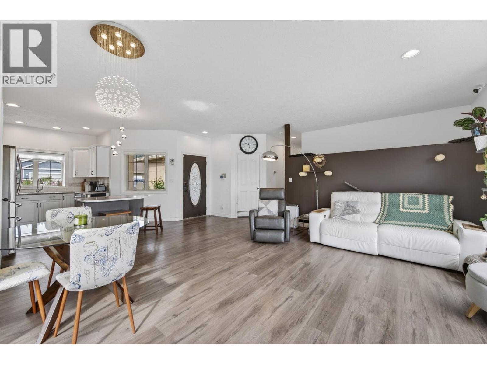 1616 Fir Road, Merritt, British Columbia  V1K 0A3 - Photo 6 - 10388700