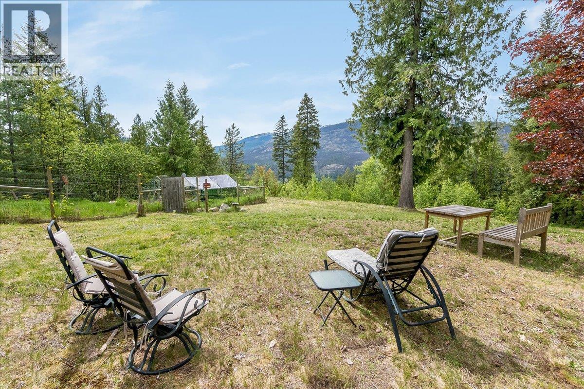 8907 Martens Road, Slocan, British Columbia  V0G 2C0 - Photo 10 - 10388581