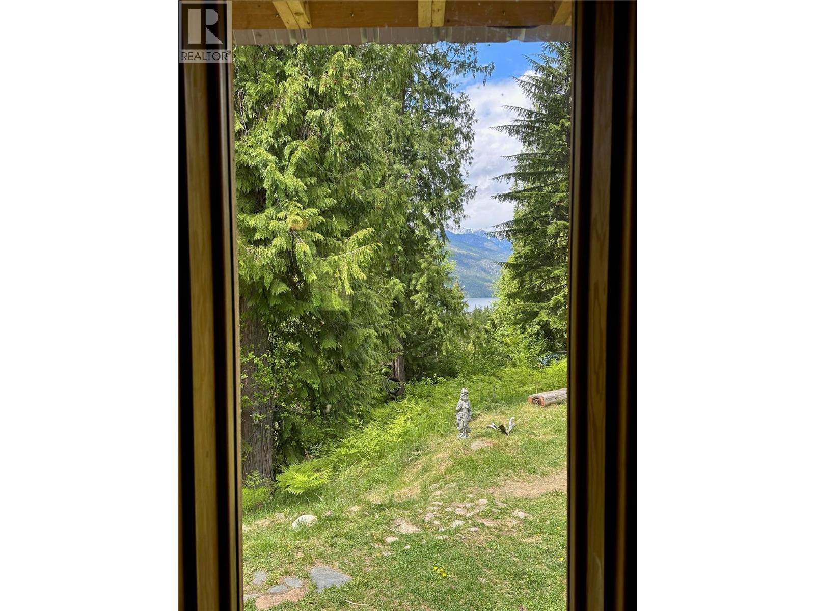 8907 Martens Road, Slocan, British Columbia  V0G 2C0 - Photo 13 - 10388581