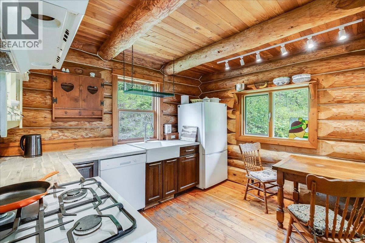 8907 Martens Road, Slocan, British Columbia  V0G 2C0 - Photo 14 - 10388581