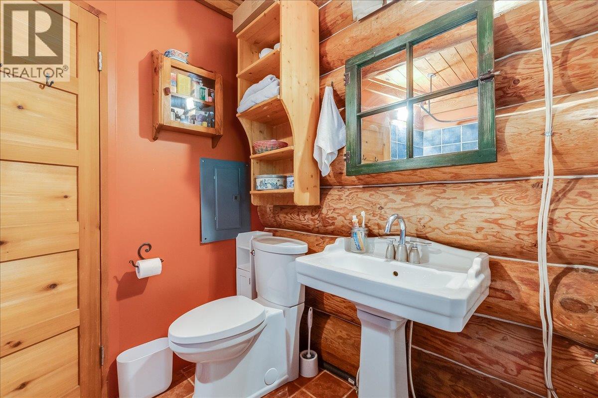 8907 Martens Road, Slocan, British Columbia  V0G 2C0 - Photo 18 - 10388581