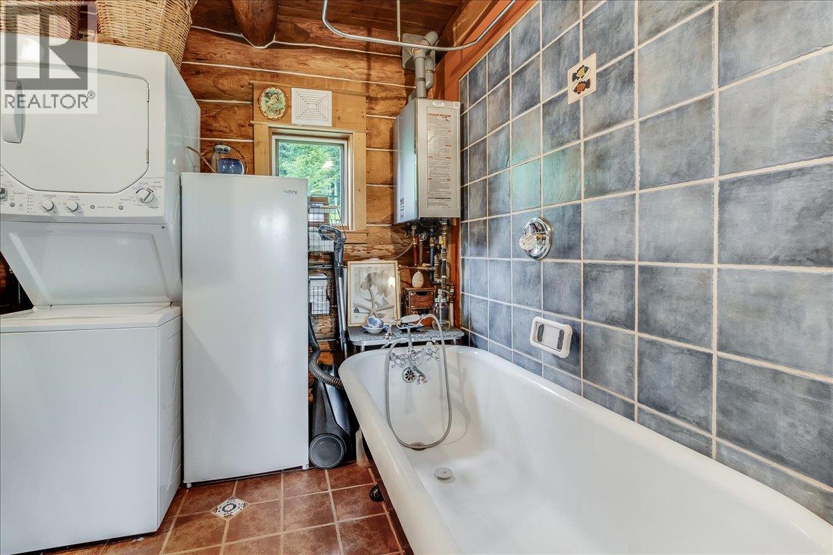 8907 Martens Road, Slocan, British Columbia  V0G 2C0 - Photo 19 - 10388581
