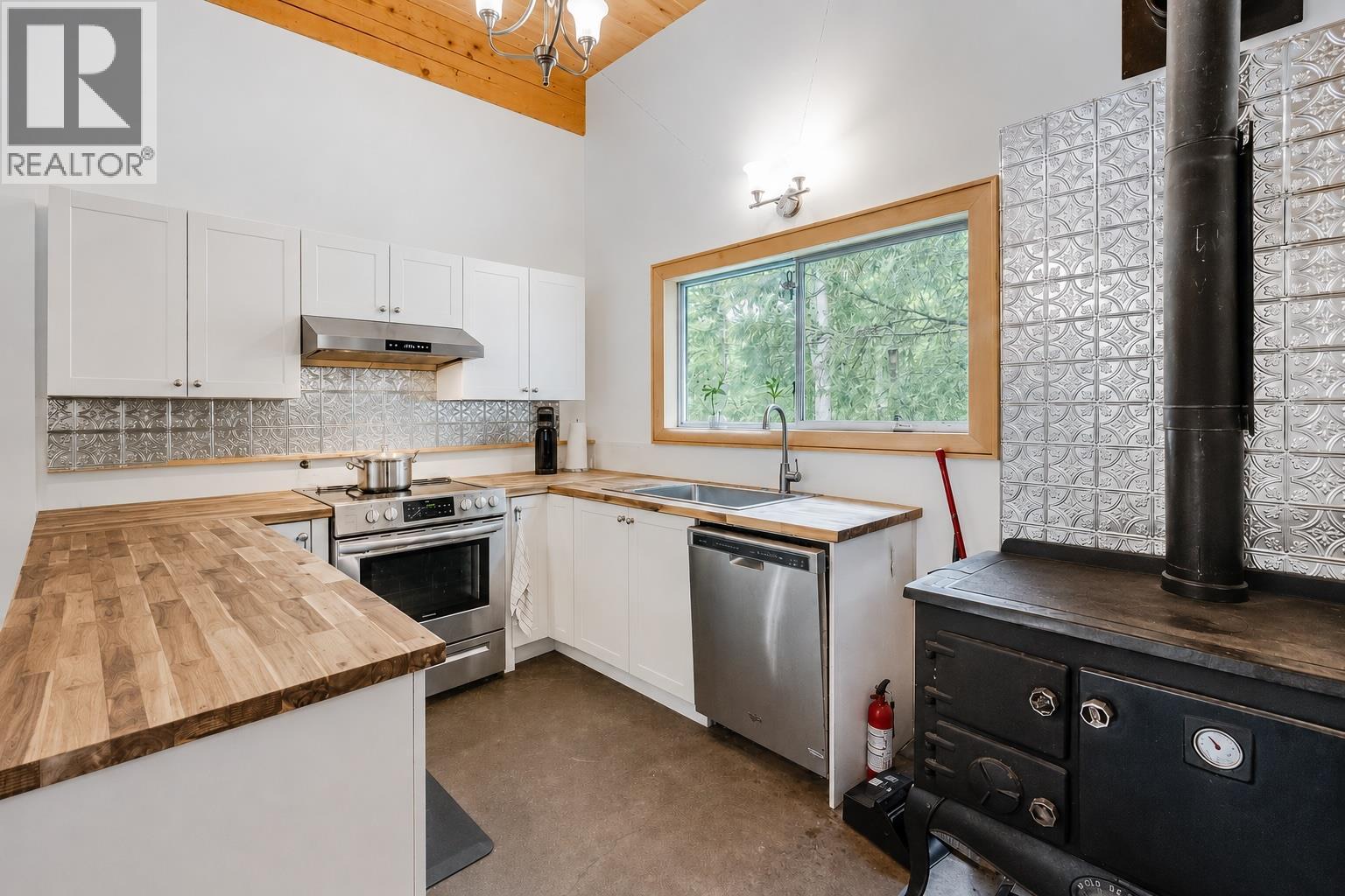 8907 Martens Road, Slocan, British Columbia  V0G 2C0 - Photo 27 - 10388581
