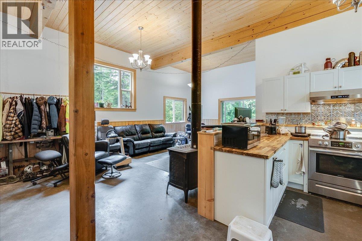 8907 Martens Road, Slocan, British Columbia  V0G 2C0 - Photo 29 - 10388581
