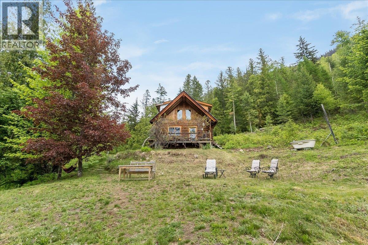 8907 Martens Road, Slocan, British Columbia  V0G 2C0 - Photo 4 - 10388581