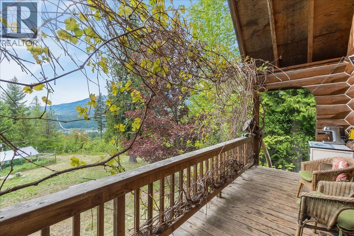 8907 Martens Road, Slocan, British Columbia  V0G 2C0 - Photo 7 - 10388581