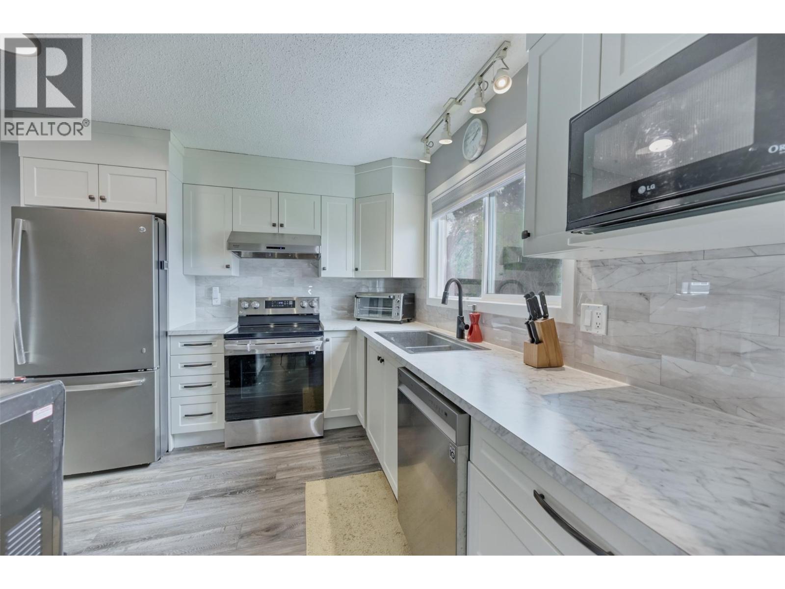 3 Killdeer Place, Osoyoos, British Columbia  V0H 1V5 - Photo 4 - 10388657