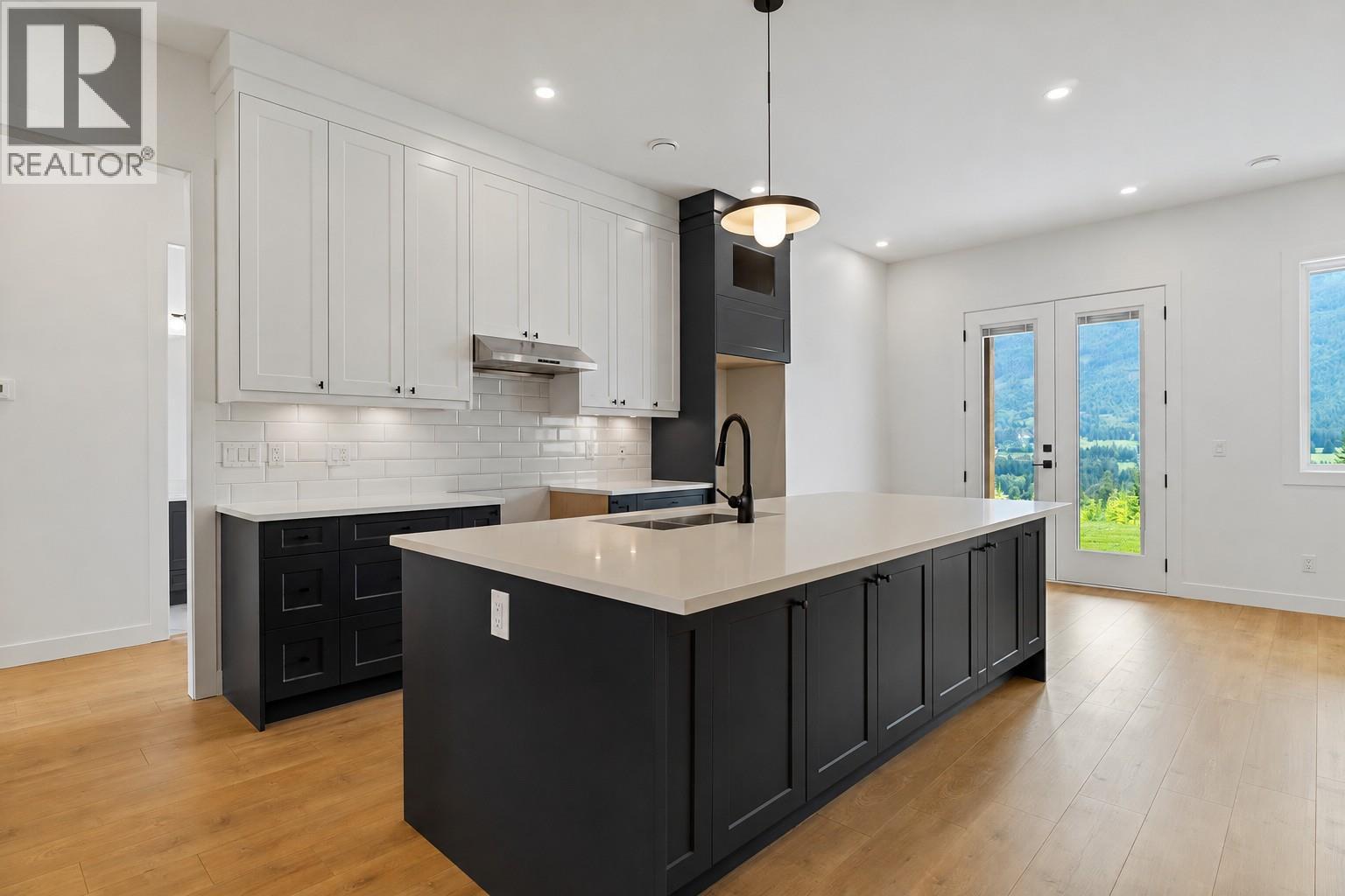 6840 42 Street Ne, Salmon Arm, British Columbia  V0E 1K0 - Photo 3 - 10388624
