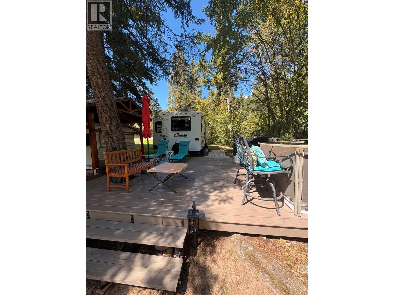 7520 Broadwater Road, Castlegar, British Columbia  V1N 4V8 - Photo 9 - 10388718