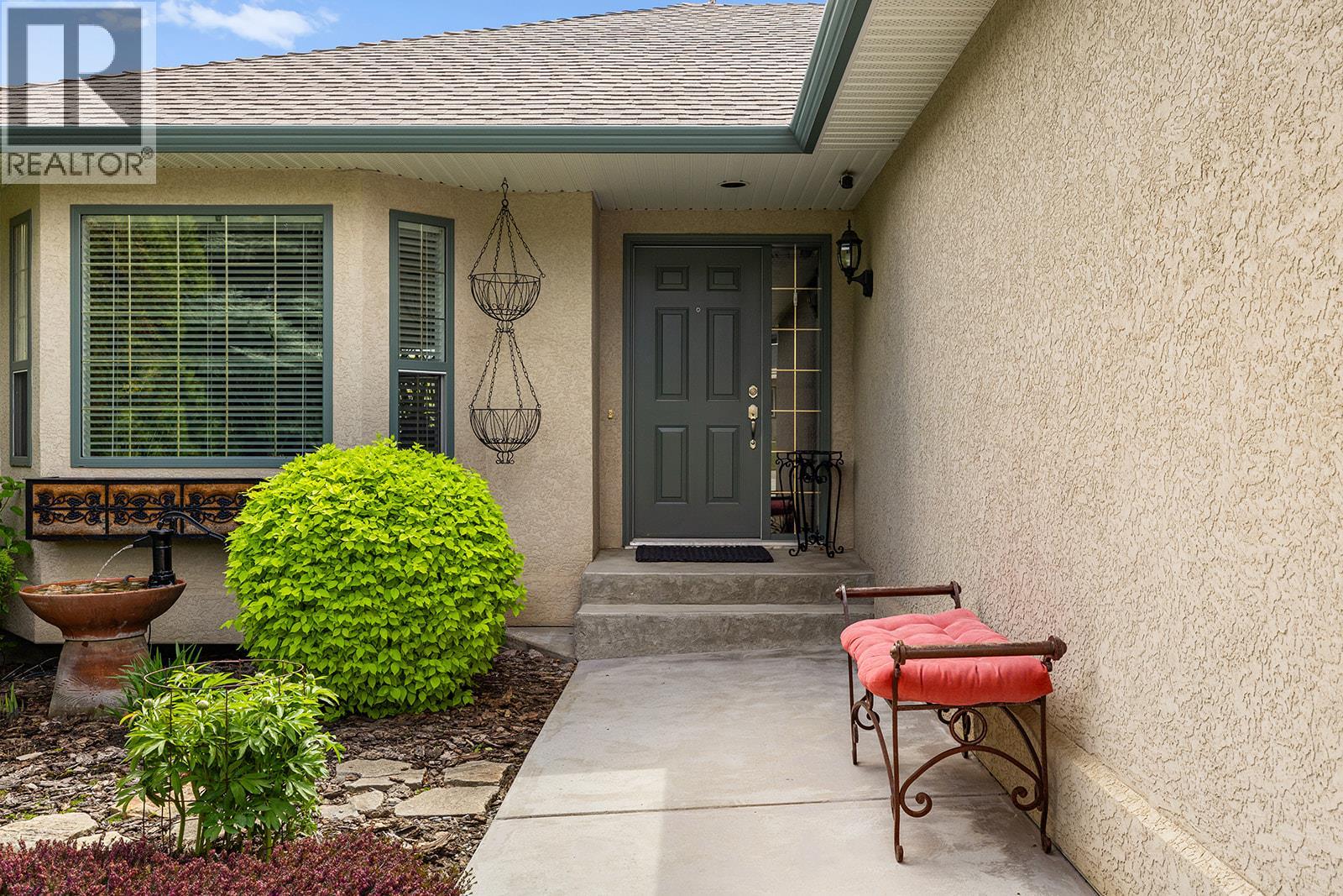 1619 Wilmot Court, Kelowna, British Columbia  V1P 1M8 - Photo 3 - 10388749