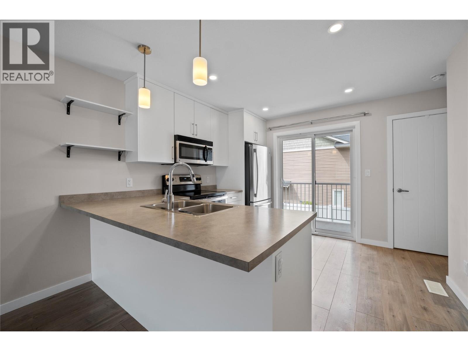 2081 11 Avenue Ne Unit# 6, Salmon Arm, British Columbia  V1E 0G1 - Photo 2 - 10388599