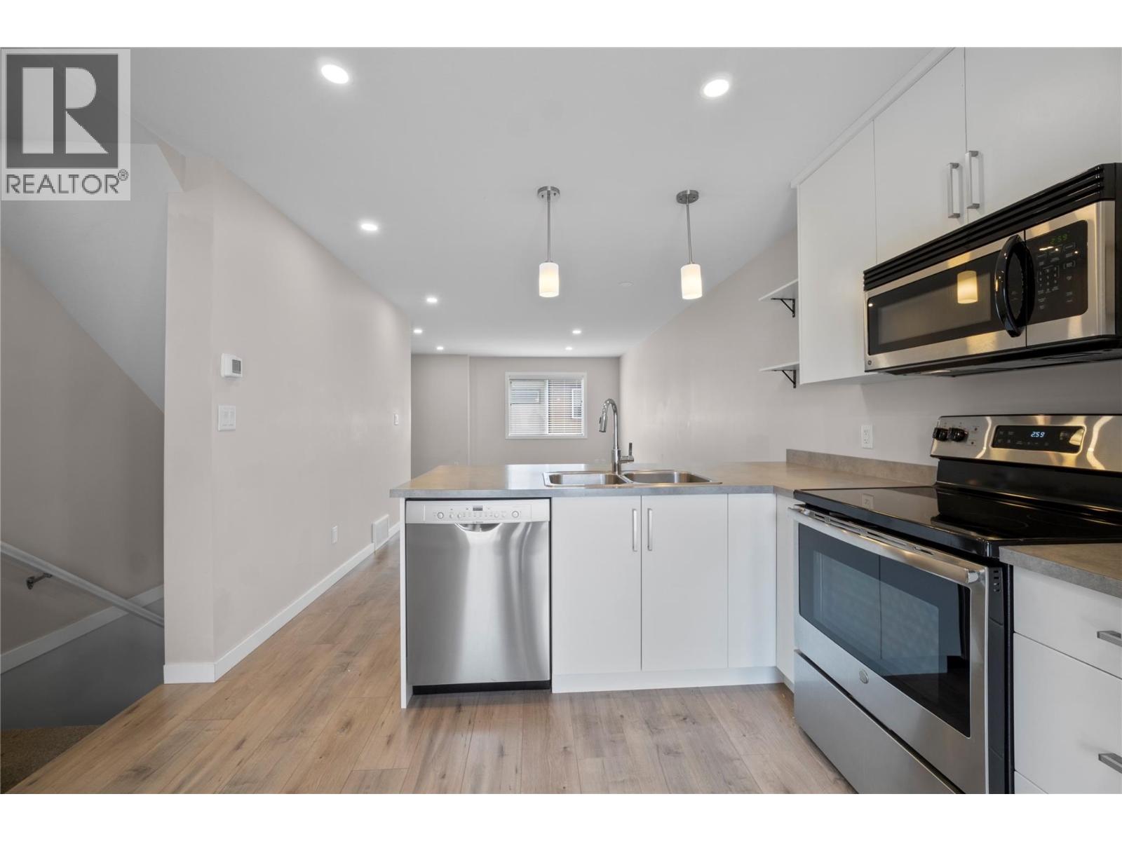 2081 11 Avenue Ne Unit# 6, Salmon Arm, British Columbia  V1E 0G1 - Photo 4 - 10388599