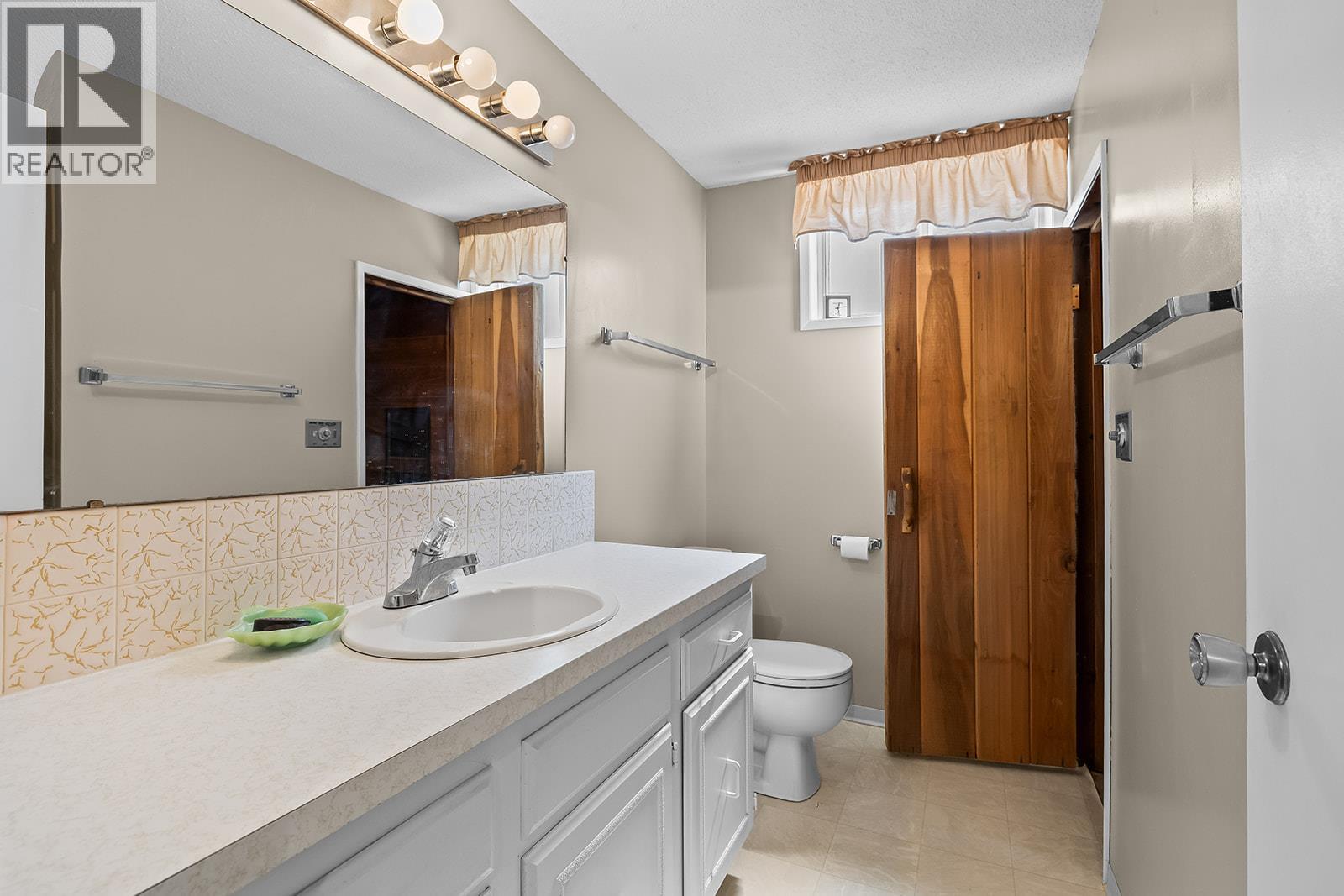 650 Dougall Road S, Kelowna, British Columbia  V1X 3J8 - Photo 37 - 10388248