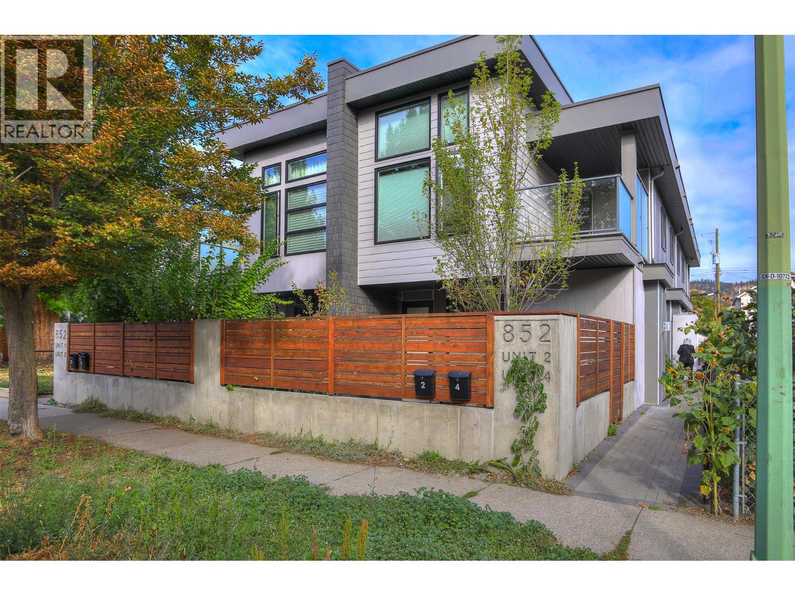 852 Stockwell Avenue Unit# 2, Kelowna, British Columbia  V1Y 6V9 - Photo 2 - 10388461
