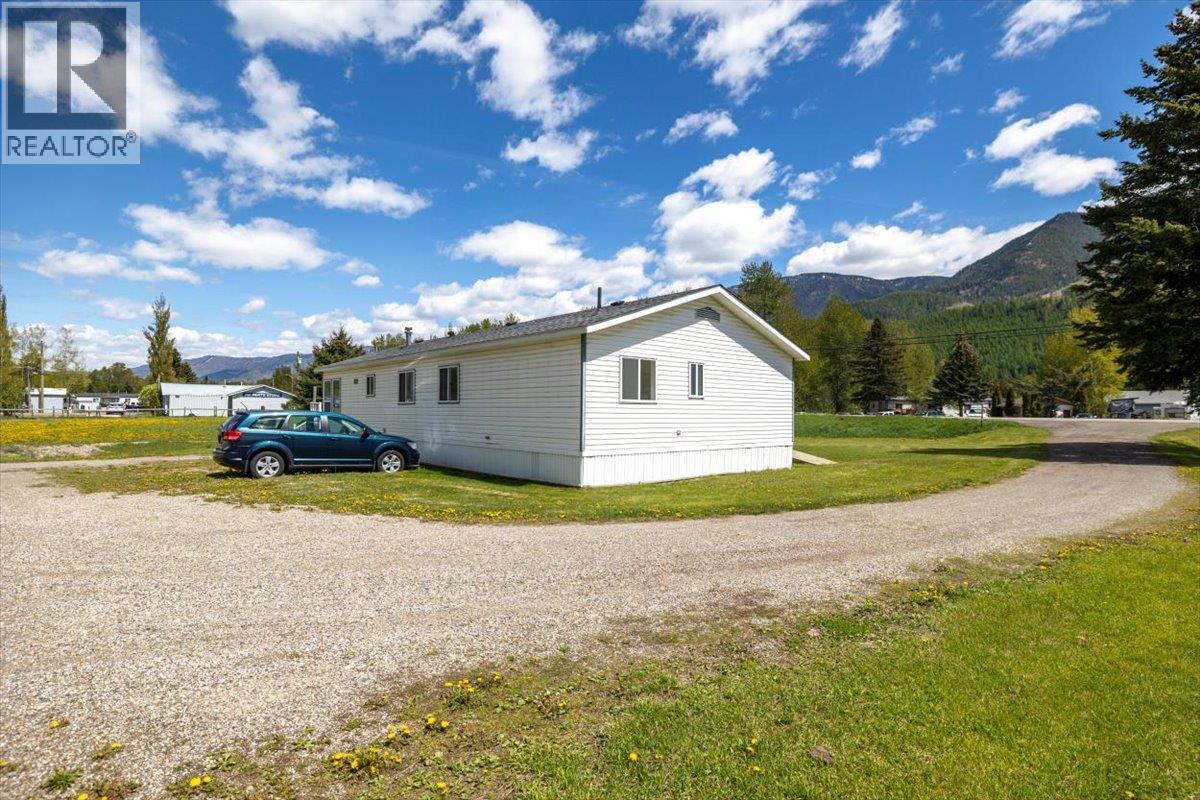 1989 3 Highway, Fernie, British Columbia  V0B 1M5 - Photo 10 - 10388300