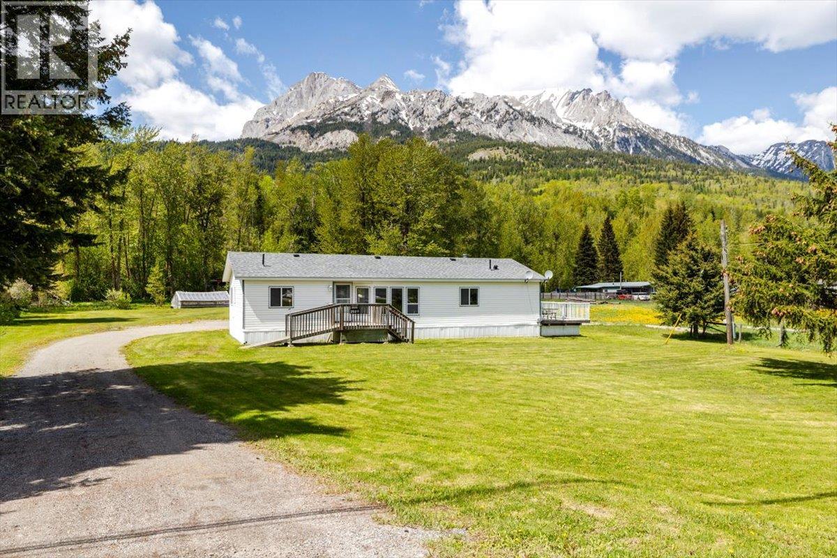 1989 3 Highway, Fernie, British Columbia  V0B 1M5 - Photo 11 - 10388300