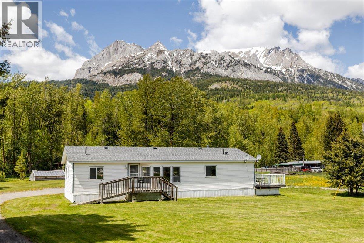 1989 3 Highway, Fernie, British Columbia  V0B 1M5 - Photo 14 - 10388300