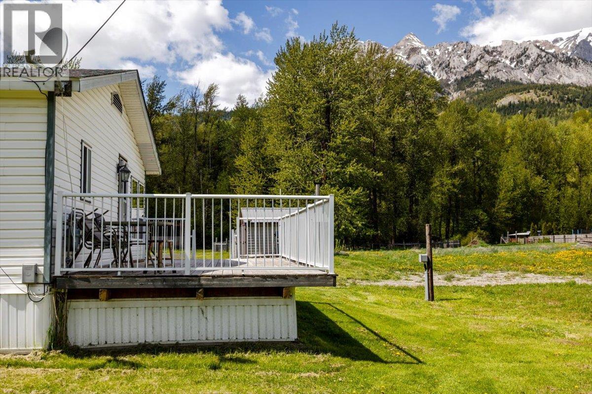 1989 3 Highway, Fernie, British Columbia  V0B 1M5 - Photo 17 - 10388300