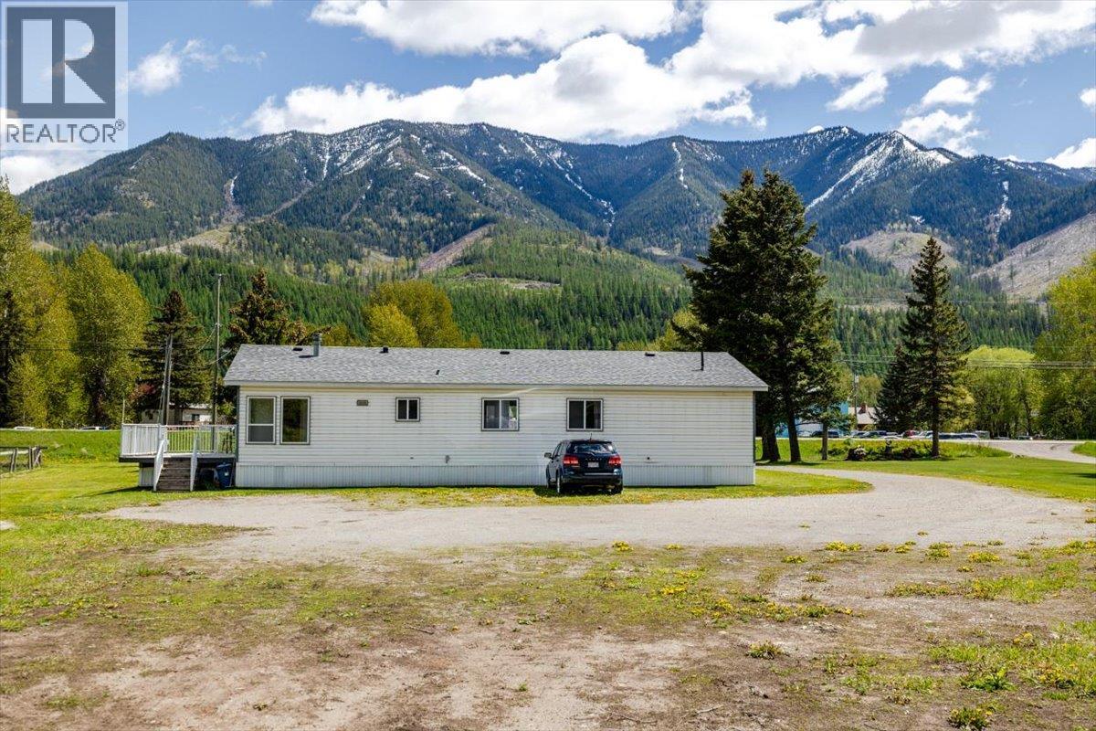 1989 3 Highway, Fernie, British Columbia  V0B 1M5 - Photo 20 - 10388300