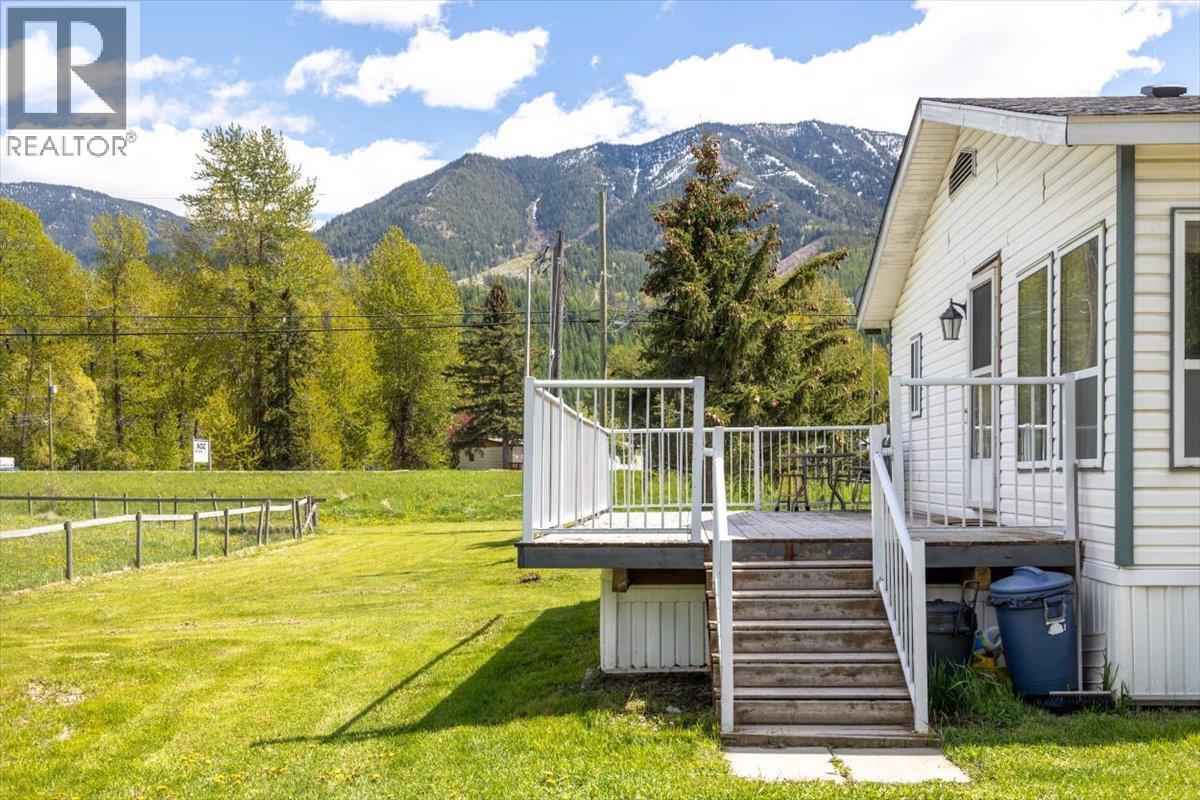 1989 3 Highway, Fernie, British Columbia  V0B 1M5 - Photo 4 - 10388300