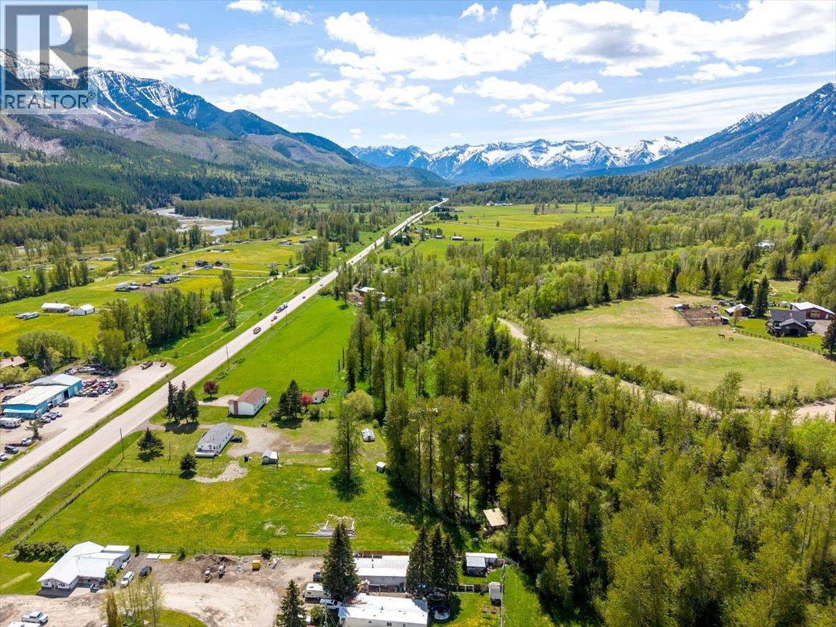 1989 3 Highway, Fernie, British Columbia  V0B 1M5 - Photo 63 - 10388300