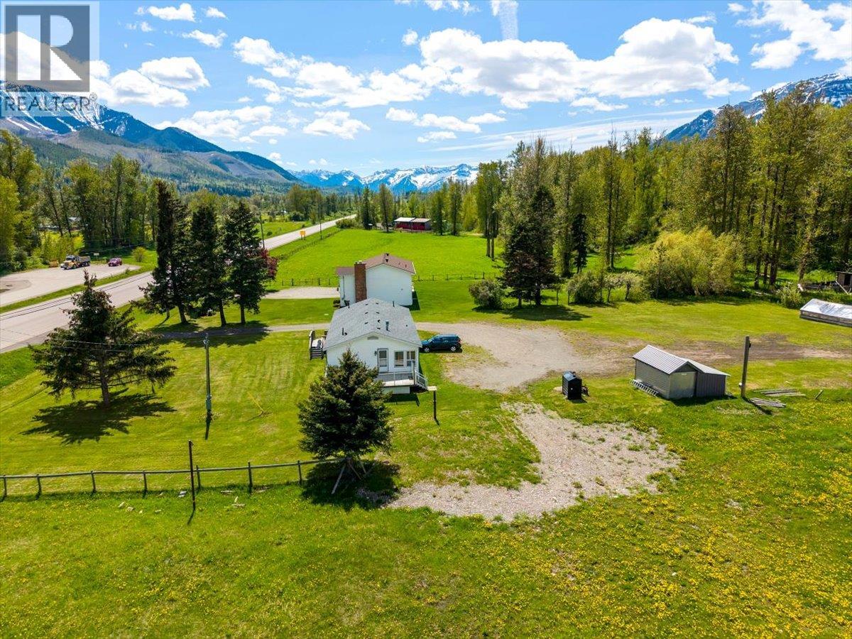 1989 3 Highway, Fernie, British Columbia  V0B 1M5 - Photo 65 - 10388300