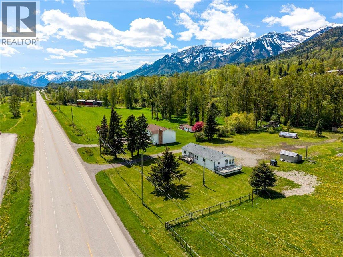 1989 3 Highway, Fernie, British Columbia  V0B 1M5 - Photo 67 - 10388300