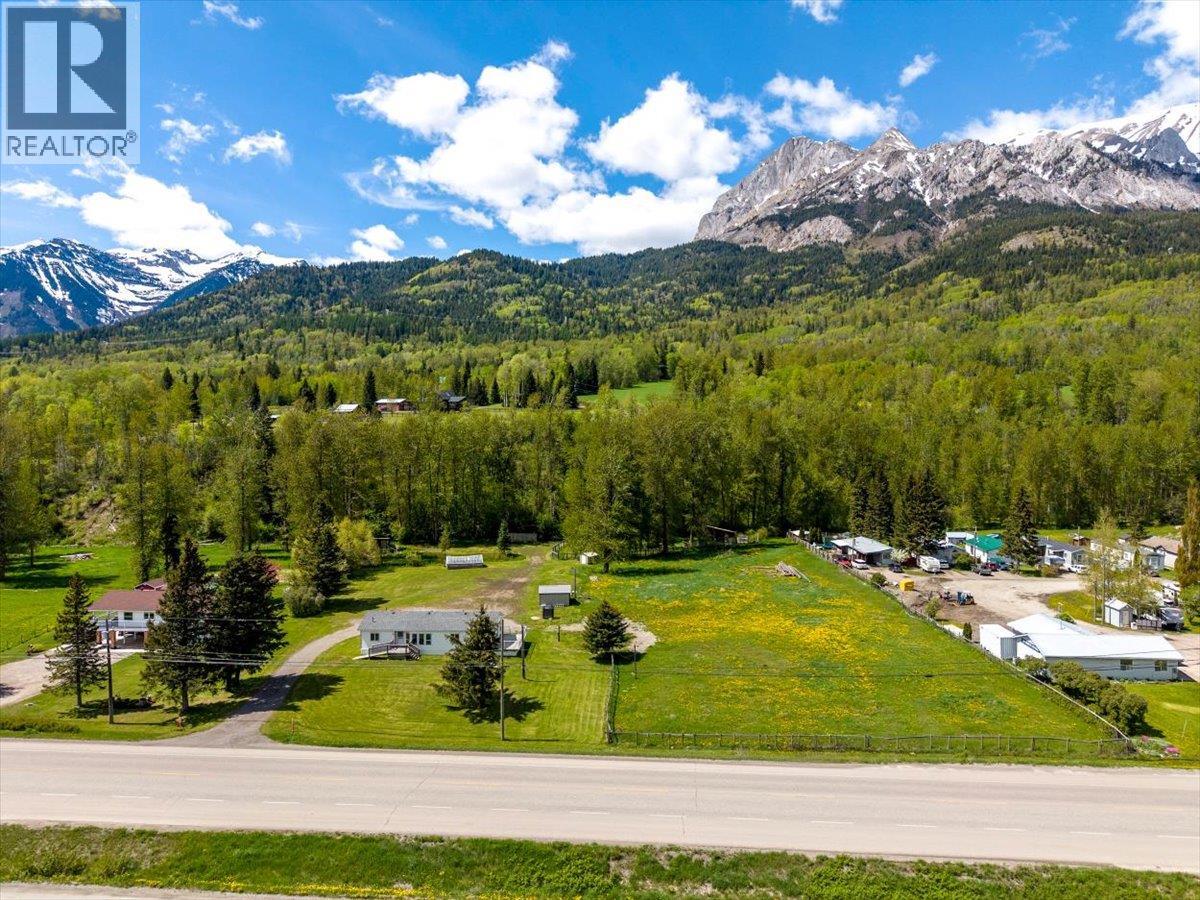 1989 3 Highway, Fernie, British Columbia  V0B 1M5 - Photo 69 - 10388300