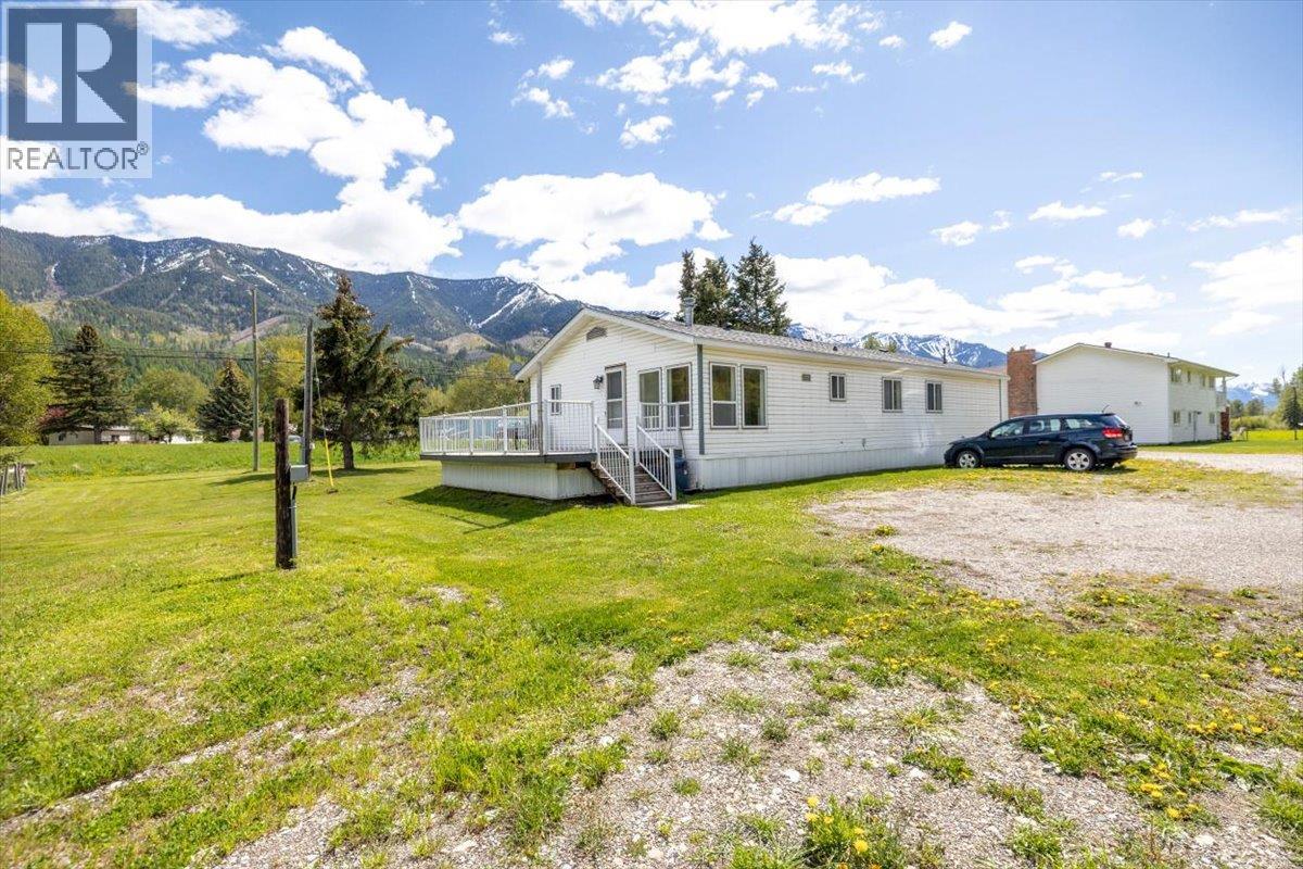 1989 3 Highway, Fernie, British Columbia  V0B 1M5 - Photo 7 - 10388300