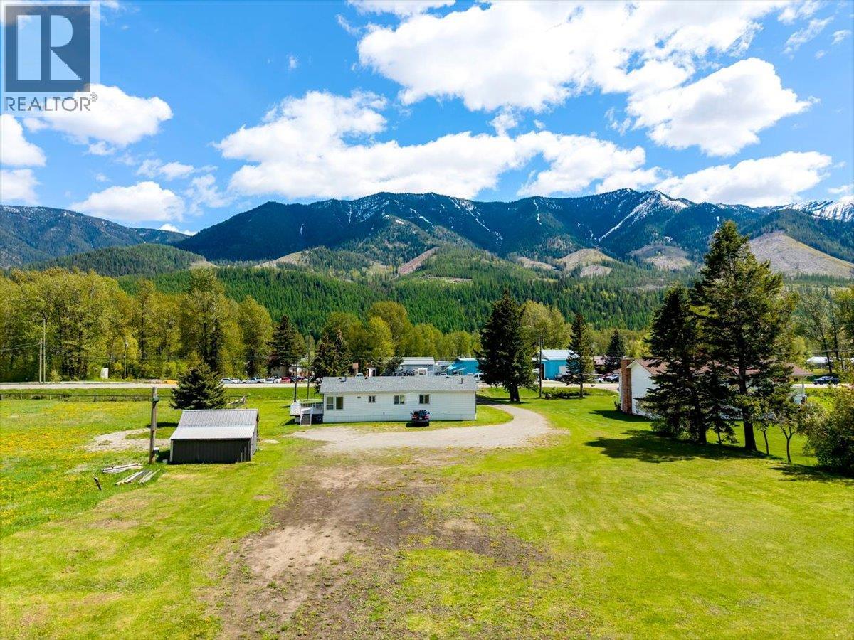 1989 3 Highway, Fernie, British Columbia  V0B 1M5 - Photo 73 - 10388300