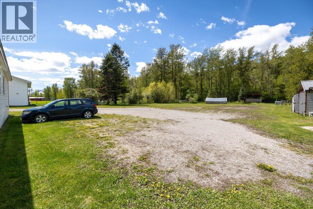 1989 3 Highway, Fernie, British Columbia  V0B 1M5 - Photo 9 - 10388300