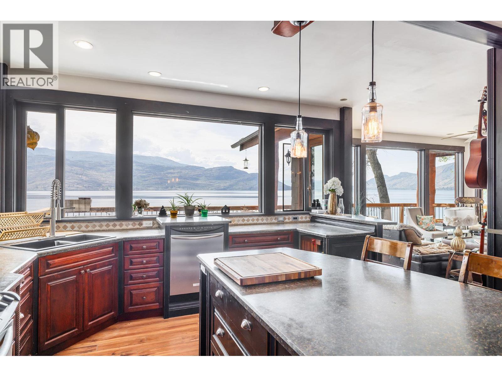 6261 Renfrew Road, Peachland, British Columbia  V0H 1X7 - Photo 11 - 10388818