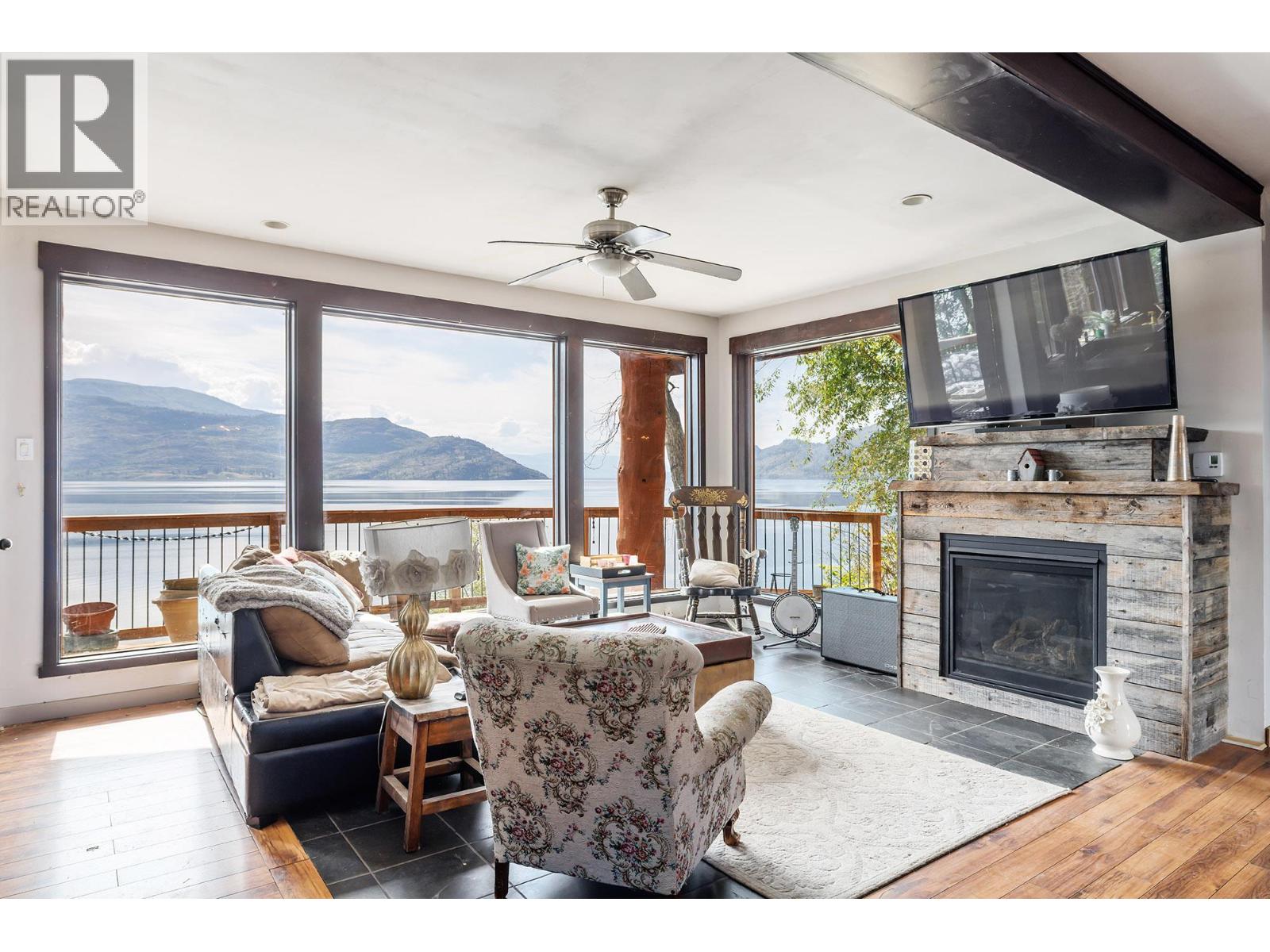 6261 Renfrew Road, Peachland, British Columbia  V0H 1X7 - Photo 2 - 10388818