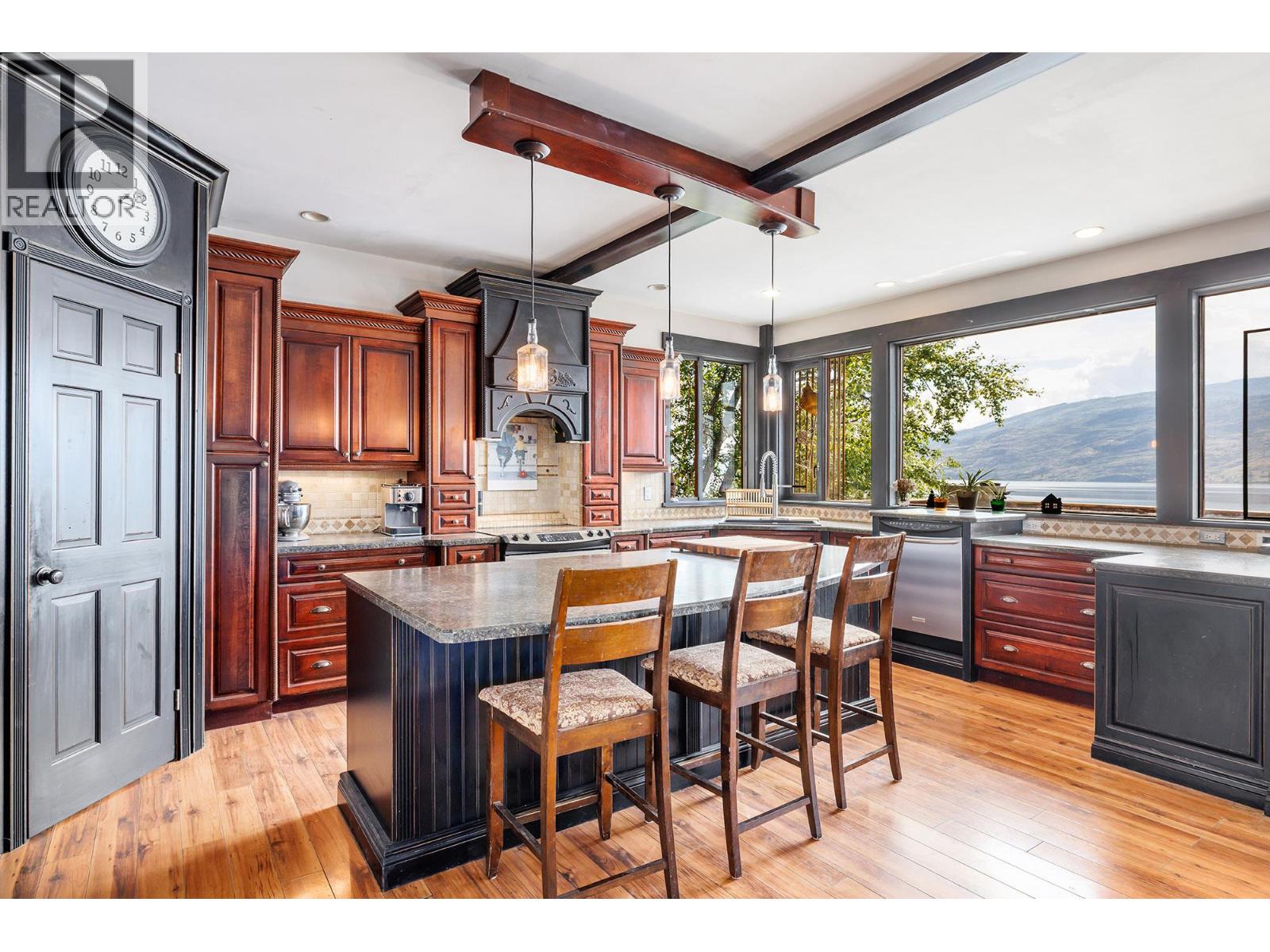 6261 Renfrew Road, Peachland, British Columbia  V0H 1X7 - Photo 9 - 10388818
